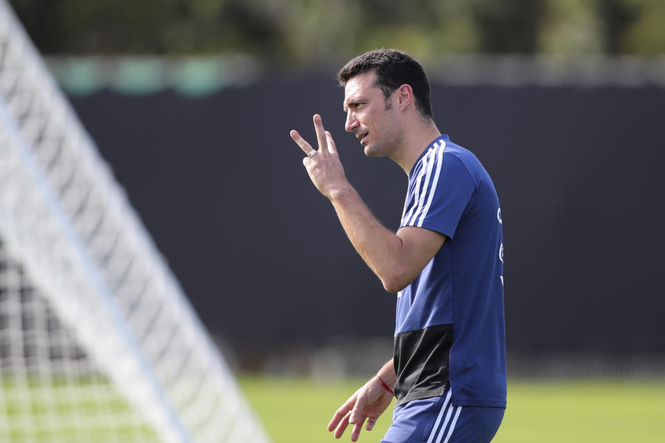 Argentina's coach Lionel Scaloni gestures to players during a Copa America's training session in Porto Alegre, Brazil, Monday, June 24, 2019. (AP Photo/Edison Vara)