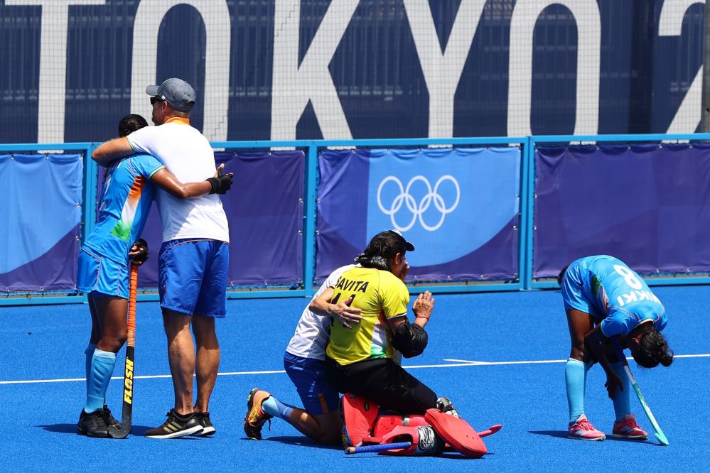 Indian women's hockey team finishes 4th at Olympics after losing to Great  Britain; See match pics!