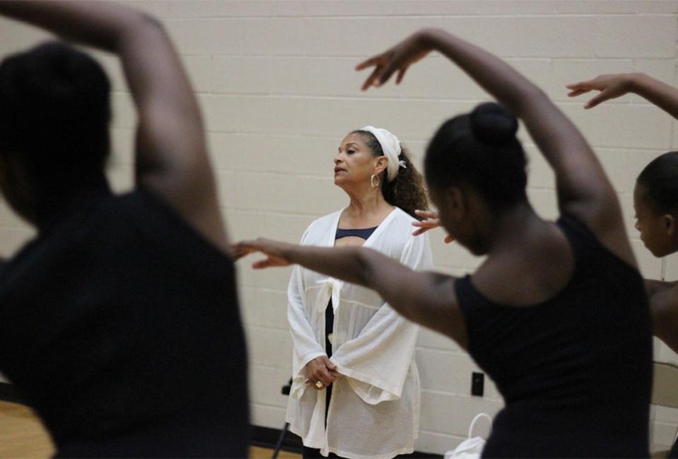 Debbie Allen leads a youth dance intensive at the Carr Center.
