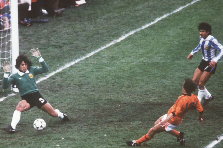 La tapada sublime de Fillol al holandés Rensenbrink en la final del 78