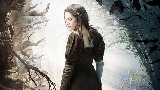 <b>"Snow White and the Huntsman"</b><br><br> In dieser Variation des Märchen-Klassikers heißt es Ritterrüstung statt Rüschenkleid. Der Jägersmann (Chris Hemsworth), der von der bösen Königin (Charlize Theron) ausgesandt wird, um Schneewittchen (Kristen Stewart) in den Wald zu bringen und zu töten, kann seinem Auftrag nicht nachgehen. Stattdessen bildet er Schneewittchen im Kampf aus. Diese düstere Variante startet am<b> 31. Mai 2012 </b>in den deutschen Kinos. (Bild: Universal)