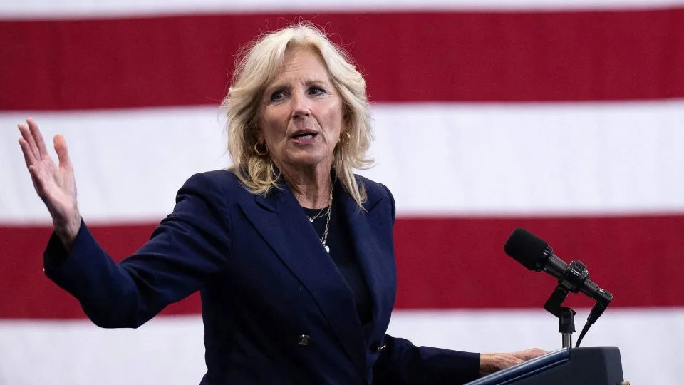 El diagnóstico de la primera dama Jill Biden se produjo durante la cuarta temporada de la pandemia de Covid.  Se la muestra en Fort Liberty, Carolina del Norte, el 9 de junio. - Brendan Smialowski/AFP/Getty Images