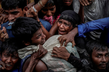 FILE PHOTO: Rohingya refugees scramble for aid at a camp in Cox's Bazar, Bangladesh September 24, 2017. REUTERS/Cathal McNaughton/File Photo