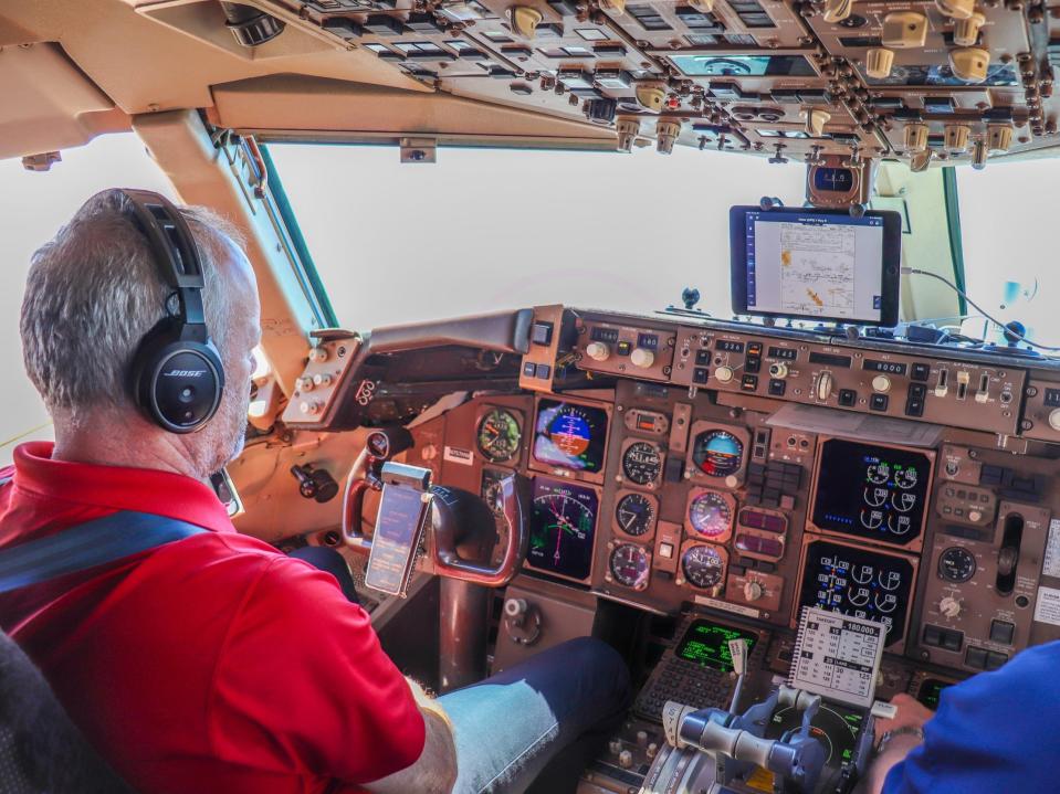 Inside the cockpit of Boeing 757 testbed aircraft — Honeywell Aerospace Boeing 757 testbed aircraft