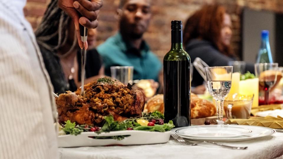 PHOTO: Stock photo of a family enjoy Thanksgiving dinner at a restaurant. (STOCK PHOTO/Getty Images)