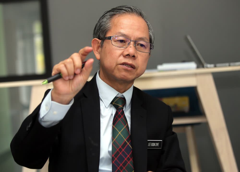Deputy Health Minister Dr Lee Boon Chye speaks during an interview with Malay Mail January 31, 2019. — Picture by Farhan Najib
