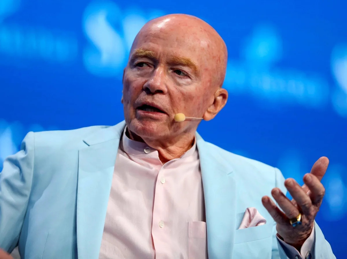 Legendary investor Mark Mobius says the Russia-Ukraine war will force the Fed to..