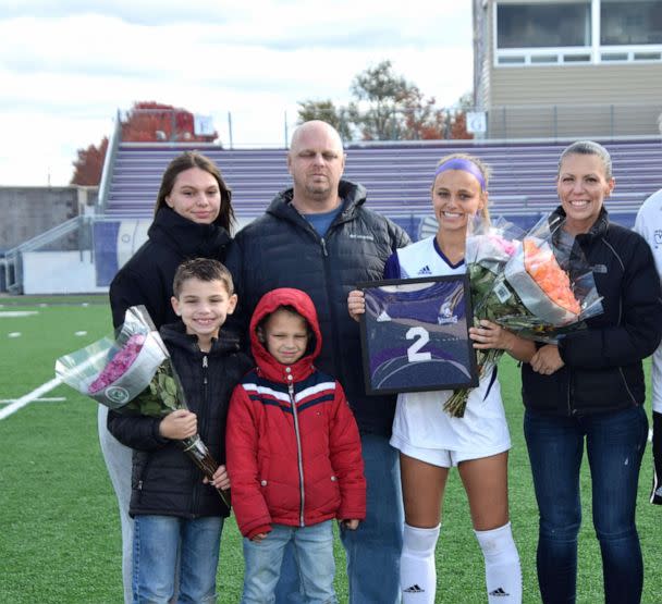 PHOTO: Jason and Keely Roberts pose with four of their six children, including their 8-year-old twins, Luke and Cooper. (Roberts Family photo)