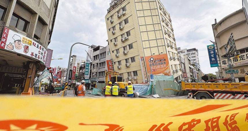 花蓮一間藥局因富凱大飯店拆除工程連帶停業，店名卻遭人冒用，在網路上賣藥大發災難財。（圖／報系資料照）