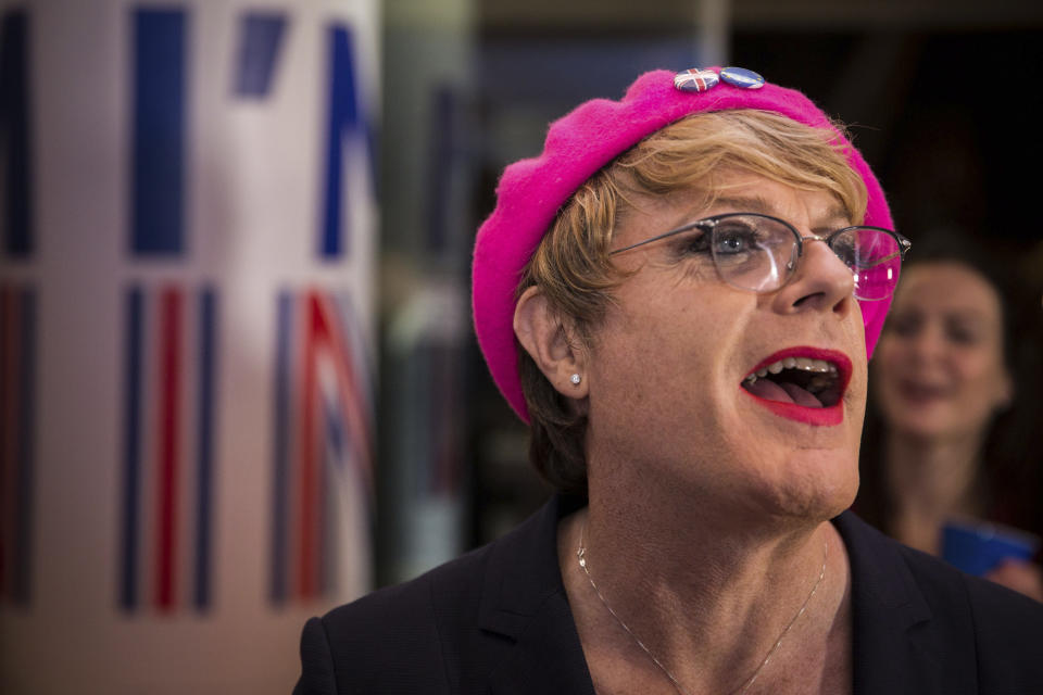 Eddie Izzard joins supporters of the Stronger In Campaign as they gather to wait for the result of the EU referendum at the Royal Festival Hall, in London, Britain June 23, 2016. REUTERS/Rob Stothard/Pool