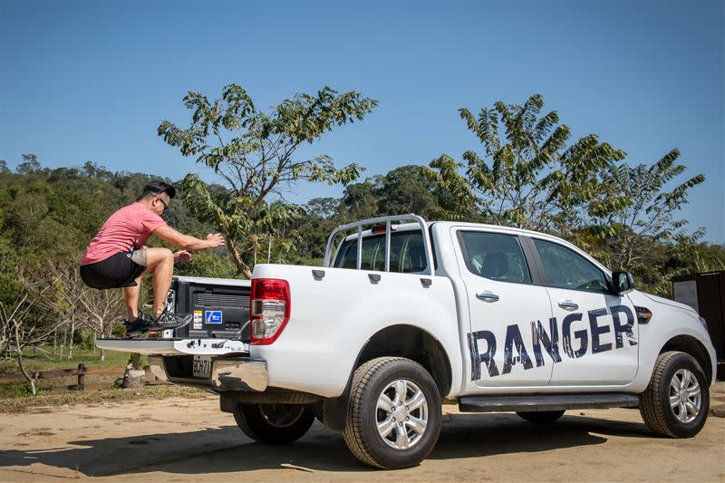 Ford Ranger後斗離地高度為840mm，是相當好的跳箱訓練平台。（圖／Ford提供）