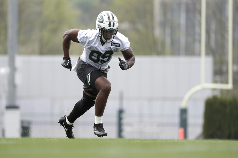 New York Jets fourth-round pick Chris Herndon works out during the team’s rookie camp in May; Herndon was reportedly arrested and charged with DWI early Saturday morning. (AP)