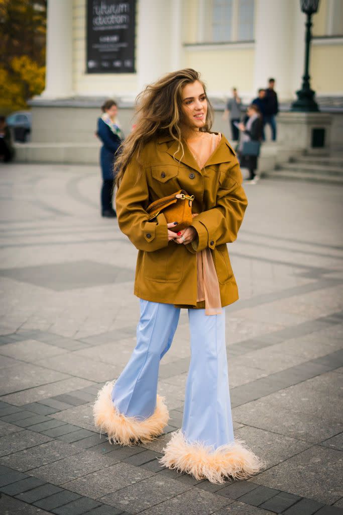 <p>A stylish onlooker moved about Russia's Fashion Week with expert autumn street style.<br></p>