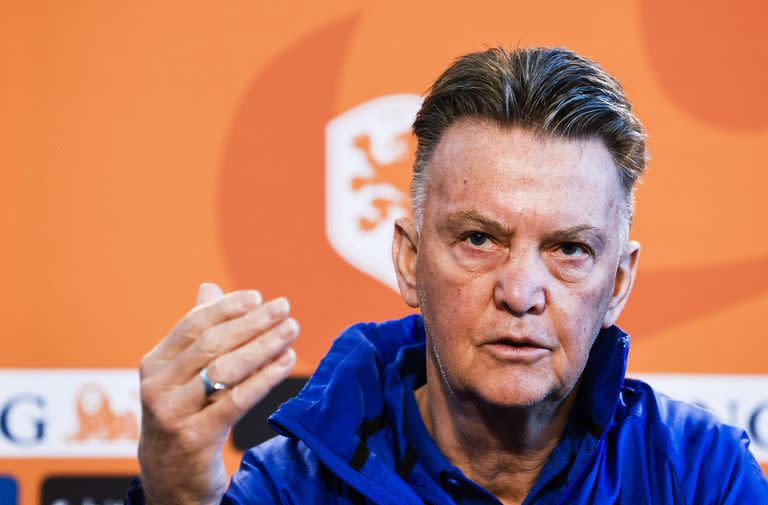 Holenderski trener Louis van Gaal przedstawił wstępną listę 39 nazwisk