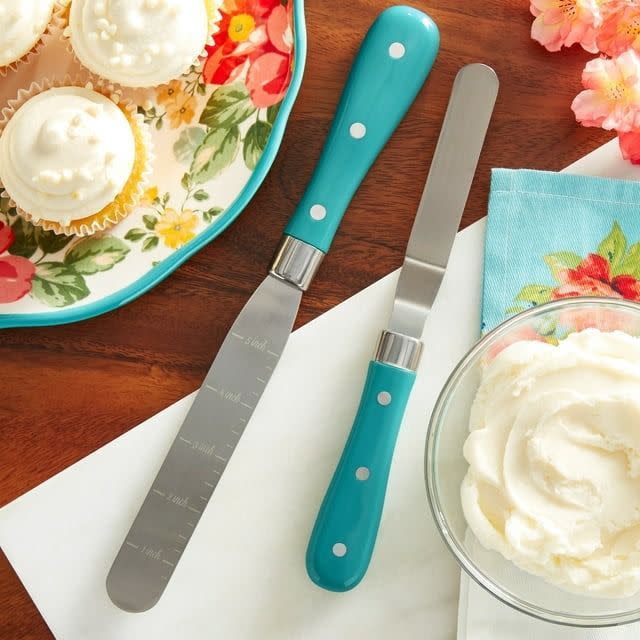 <p><a href="https://go.redirectingat.com?id=74968X1596630&url=https%3A%2F%2Fwww.walmart.com%2Fip%2FThe-Pioneer-Woman-2-Piece-Stainless-Steel-Butter-and-Icing-Spreaders-Set-Silver-Teal%2F432658562%3Fathbdg%3DL1600%26from%3D%252Fsearch&sref=https%3A%2F%2F" rel="nofollow noopener" target="_blank" data-ylk="slk:Shop Now;elm:context_link;itc:0;sec:content-canvas" class="link ">Shop Now</a></p><p>The Pioneer Woman Icing Spreader</p><p>$9.97</p>