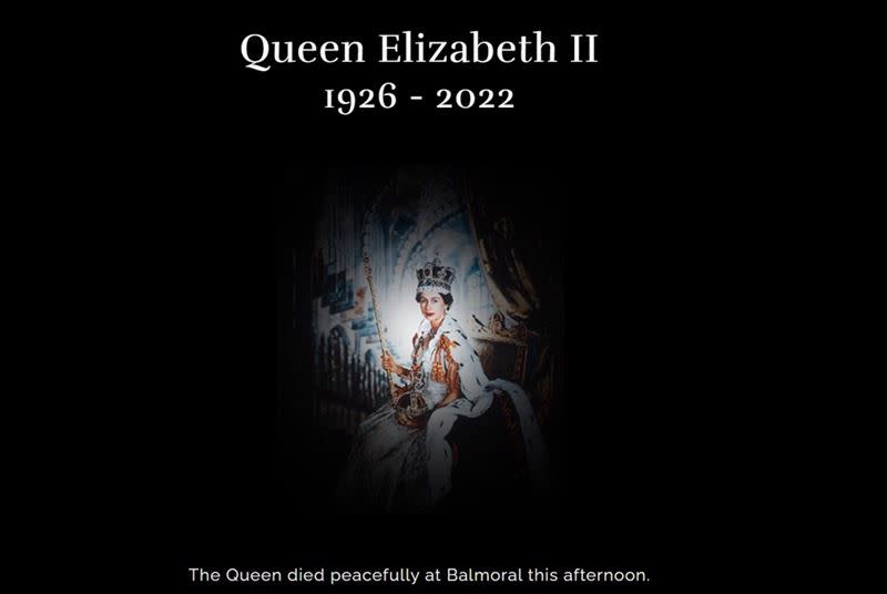 白金漢宮官網更換為英國女王伊莉莎白二世（Elizabeth II）駕崩的通知。（圖／翻攝白金漢宮官網）