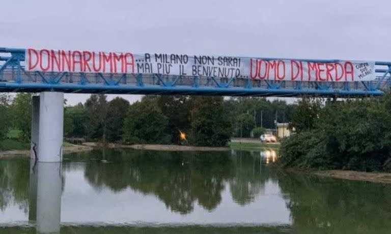 Bandera contra Donnarumma. "Donnarumma en Milán no volverás a ser bienvenido, hombre de mierda".