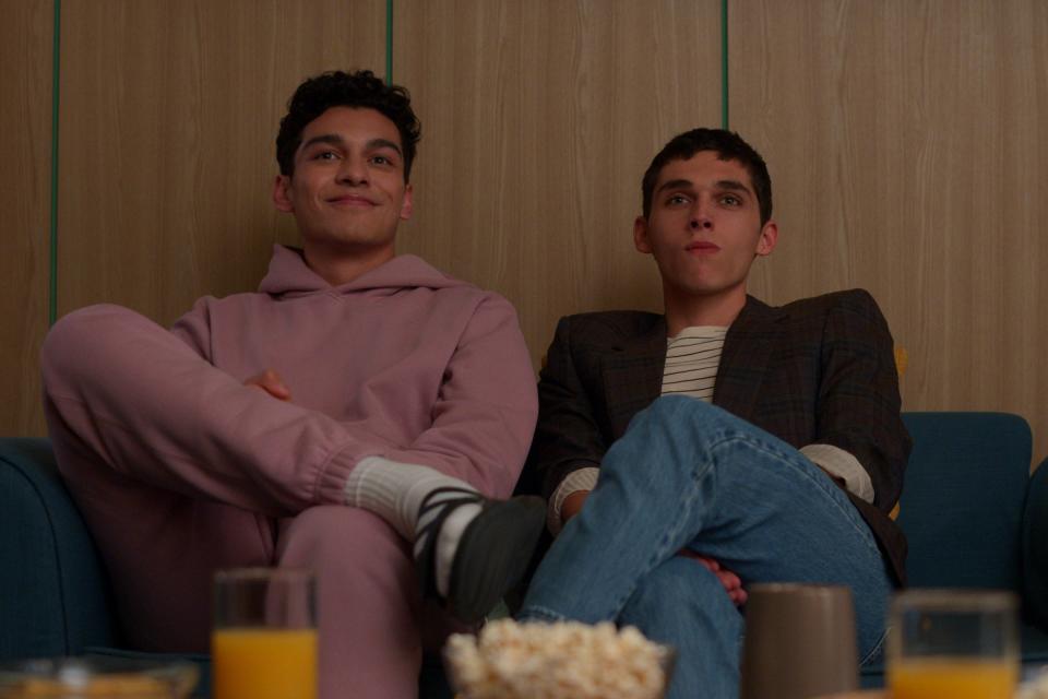 Q (Anthony Keyvan) invites Florian (Théo Augier) over for a first date.<span class="copyright">Courtesy of Netflix</span>