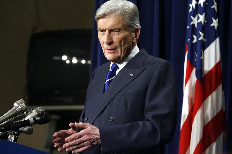 Sen. John Warner, R-Va., speaks in Washington, D.C., Nov. 8, 2006. (Photo by Chip Somodevilla/Getty Images)