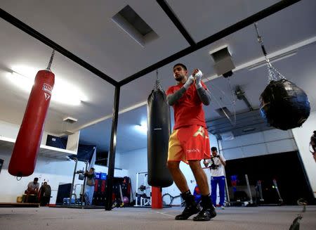 Boxing - Amir Khan training ahead of his WBC Middleweight Title challenge against Saul 'Canelo' Alvarez - Las Vegas, United States of America - 4/5/16 Amir Khan in action during the workout Mandatory Credit: Action Images via Reuters / Andrew Couldridge Livepic EDITORIAL USE ONLY.