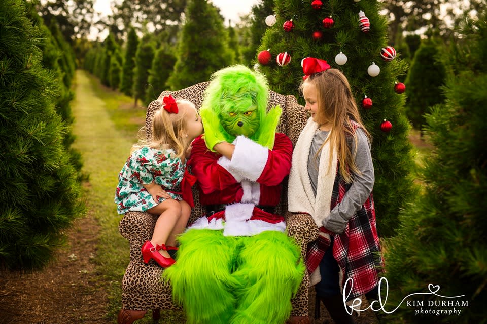 Clara Kate (left) and Sydney (right) with the Grinch | Kim Durham Photography