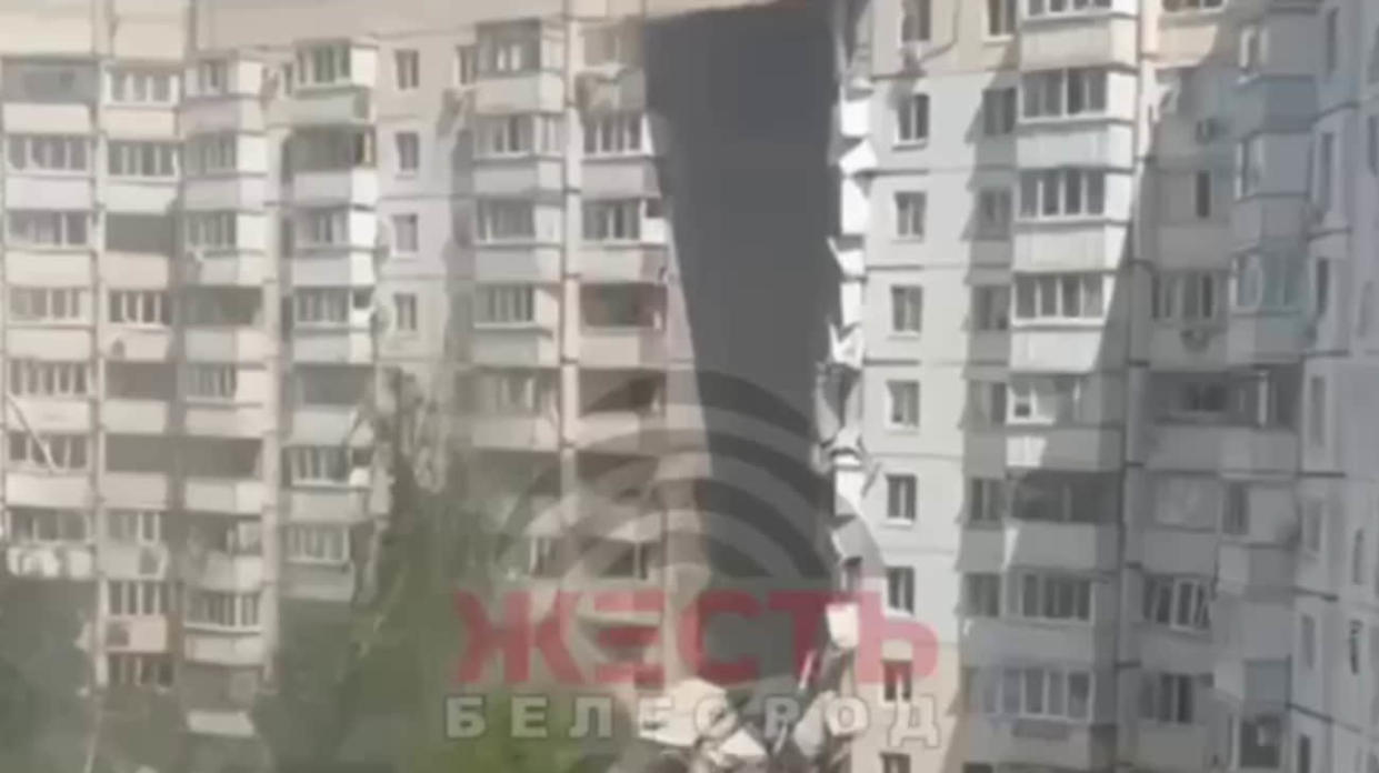 An entire stairwell of a 10-storey building collapsed in the Russian city of Belgorod. Photo: Telegram channel Zhest Belgorod