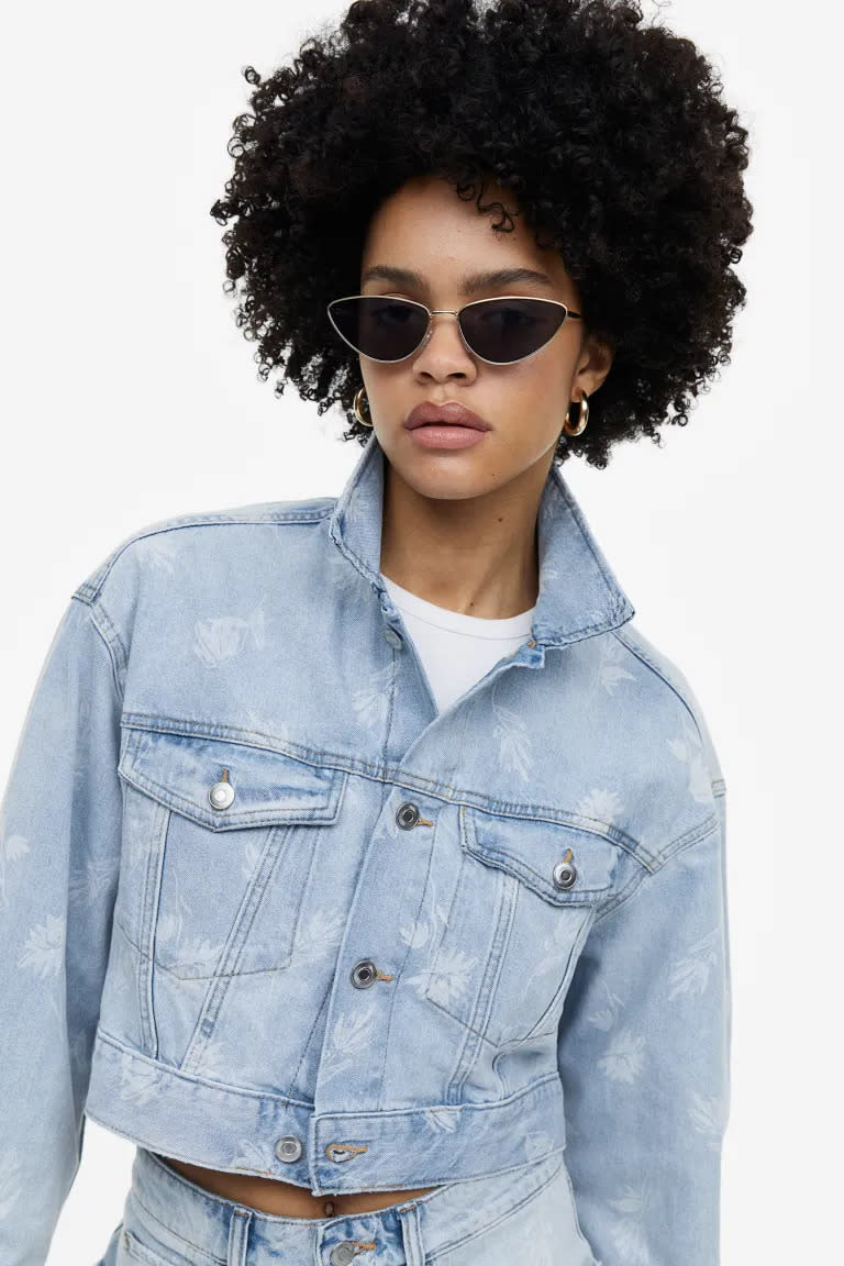 woman wears light blue floral Printed Denim Jacket H&M.