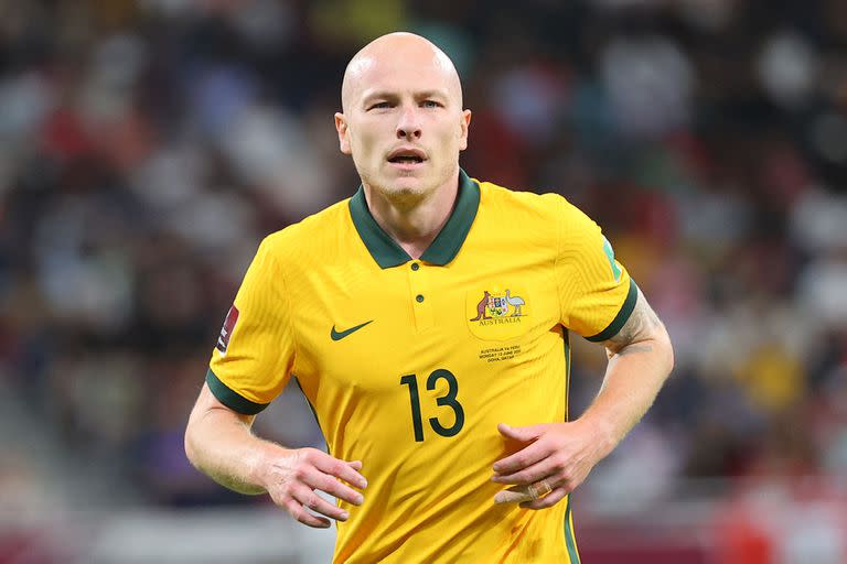 Aaron Mooy es la principal figura de la selección de Australia; busca comandar a su equipo