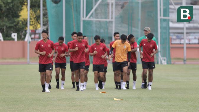 <p>Pemain Timnas Indonesia U-20 melakukan sesi latihan di Lapangan THOR, Surabaya,&nbsp;Kamis (15/9/2022). (Bola.com/Ikhwan Yanuar)</p>