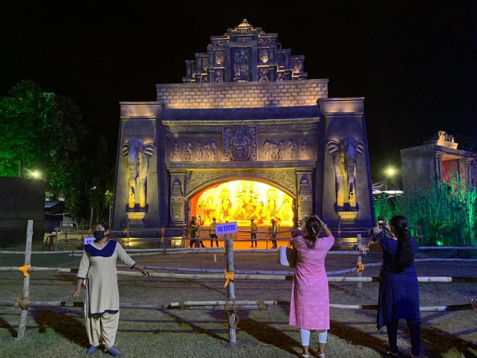 Bagbajar pandal. 