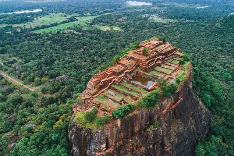 Estatua de Buda; Templo en Sri Lanka; Sri Lanka