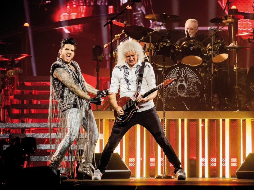 Adam Lambert (l.) mit Queen-Gitarrist Brian May (M.) und Schlagzeuger Roger Taylor. (Bild: Bojan Hohnjec)