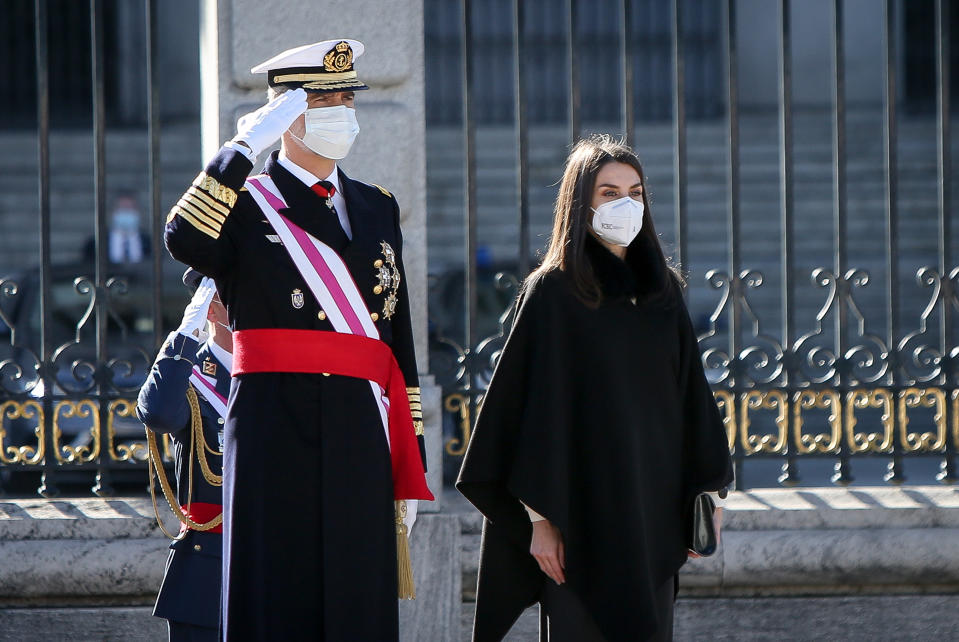 MADRID, SPAIN - JANUARY 06: King Felipe VI of Spain and Queen Letizia of Spain attend the New Year Military parade 2020 celebration at the Royal Palace on January 06, 2021 in Madrid, Spain. (Photo by Pablo Cuadra/Getty Images)