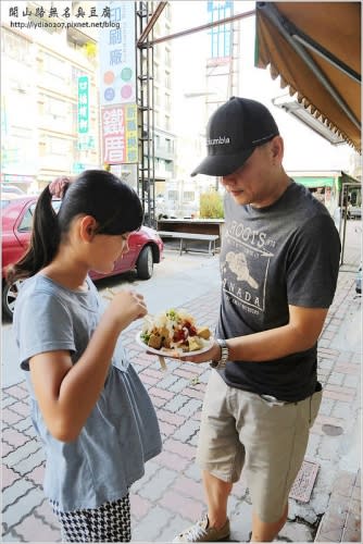 【食記│台南】開山路無名臭豆腐~新立食文化，站著吃也好好味的神祕臭豆腐!