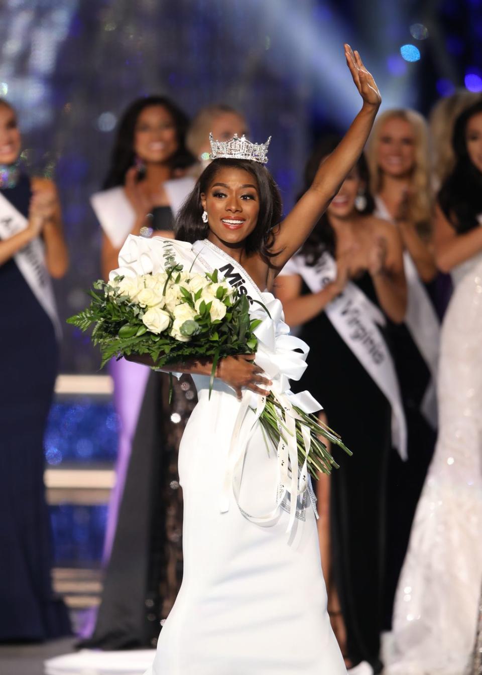 <p>Nia Franklin from North Carolina looked radiant as she started her reign as Miss America in a white one-shoulder evening gown.</p>