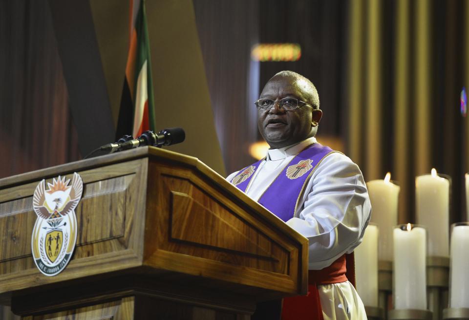 Bishop Ziphozihle Siwa speaks during the funeral ceremony for former South African President Nelson Mandela in Qunu December 15, 2013. REUTERS/Odd Andersen/Pool (SOUTH AFRICA - Tags: SOCIETY OBITUARY POLITICS RELIGION)