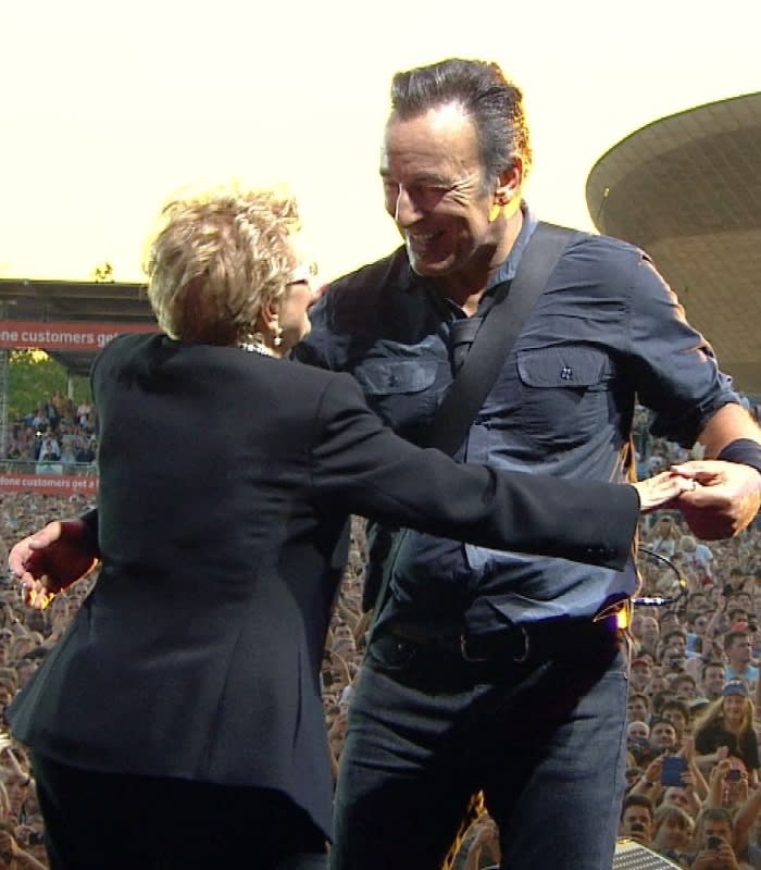Bruce Springsteeny su madre en un concierto