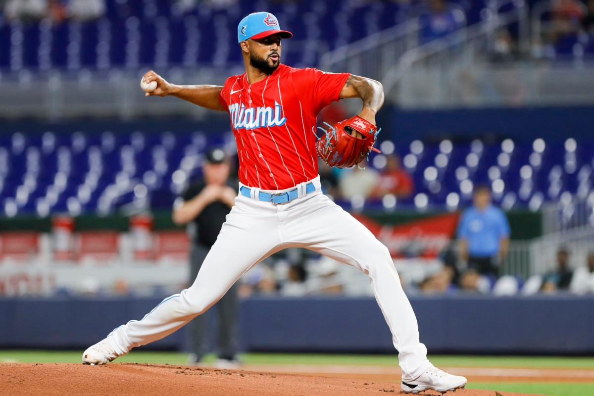 Miami Marlins: Sandy Alcantara complete game vs Los Angeles Dodgers