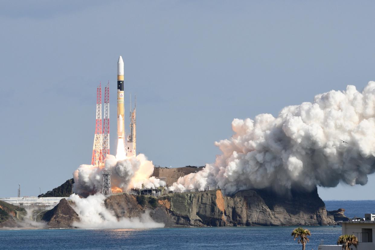  A Mitsubishi Heavy Industries H-IIA rocket launches the IGS Radar 7 reconnaissance satellite on Jan. 25, 2023. 