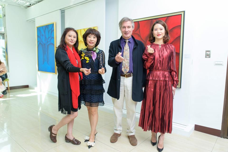 ▲苙森林邀請義大利藝術家Andrea Rusin(右二)進駐竹北展出，架構可以接軌國際的藝術平台。（圖／苙森林提供）