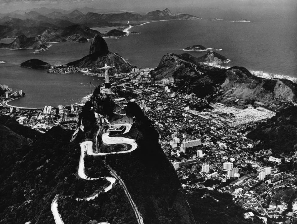 RIO DE JANEIRO, BRAZIL - CIRCA 1930: The Statue of Christ the Redeemer on Corcovado Mountain, near the port of Rio de Janeiro, Brazil, circa 1930. (Photo by Keystone-France/Gamma-Keystine via Getty Images)