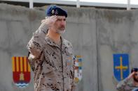 <p>En esta ocasión, el rey Felipe ha celebrado su aniversario visitando por sorpresa a las tropas españolas en Iraq. Una manera de mostrar su compromiso con la corona en un 2019 que será muy especial para él, ya que se cumplen cinco años de su ascenso al trono y 15 desde su boda con Letizia. (Foto: Chema Moya / EFE). </p>