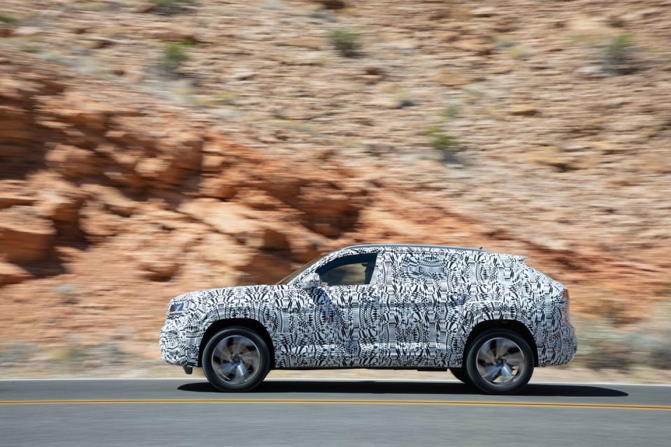 View Photos of the 2020 Volkswagen Atlas Cross Sport