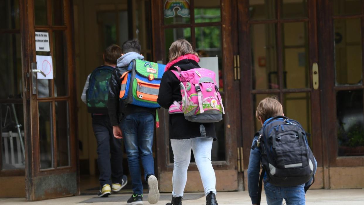 Da es keine einheitliche Regelung für die Öffnung gibt, könnten Länder die Schulen teilweise im Februar wieder öffnen.