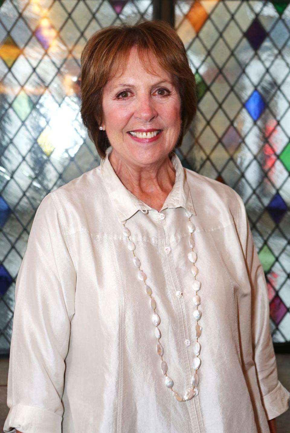 Penelope Wilton (Isobel Crawley)