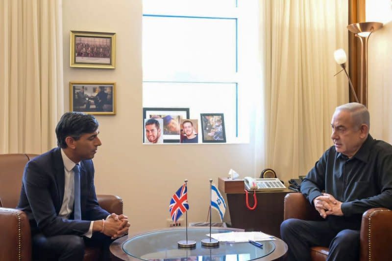 British Prime Minister Rishi Sunak (L) talks with Israeli Prime Minister Benjamin Netanyahu (R) in Jerusalem on Thursday. Photo by Amos ben Gershom/Israel Government Press Office/EPA-EFE