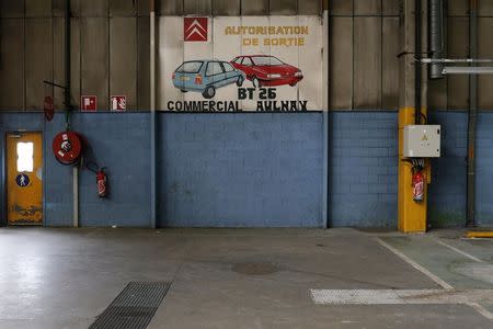 General view of an empty car production building at the PSA-Peugeot Citroen automobile plant in Aulnay-sous-Bois, near Paris, in this July 4, 2013 file photo. REUTERS/Benoit Tessier/Files