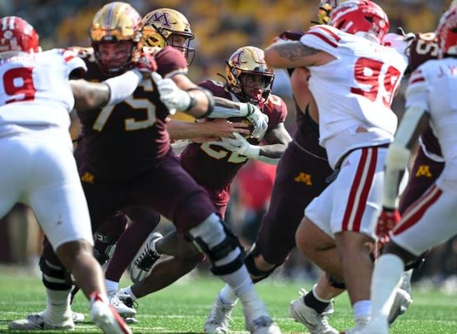 Injured RB Taylor left big shoes to be filled in Gophers' victory