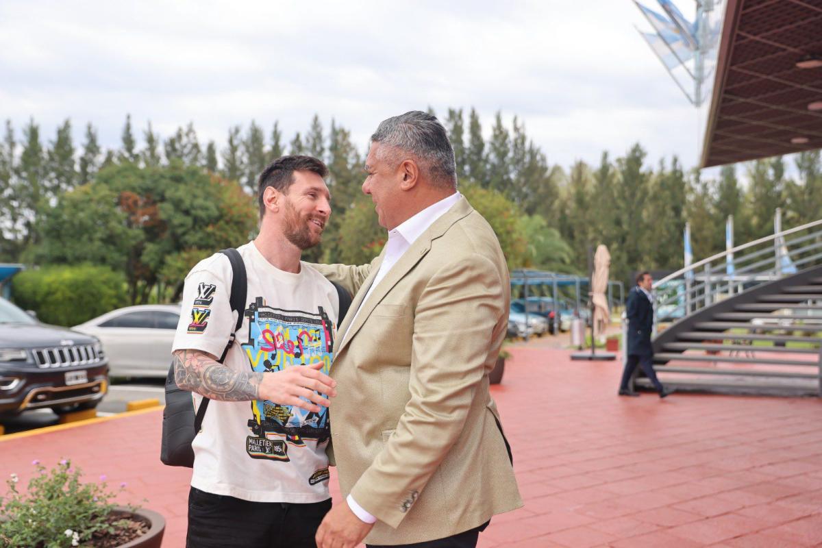 Cuántos euros cuesta la remera que usó Messi en su regreso a Argentina 