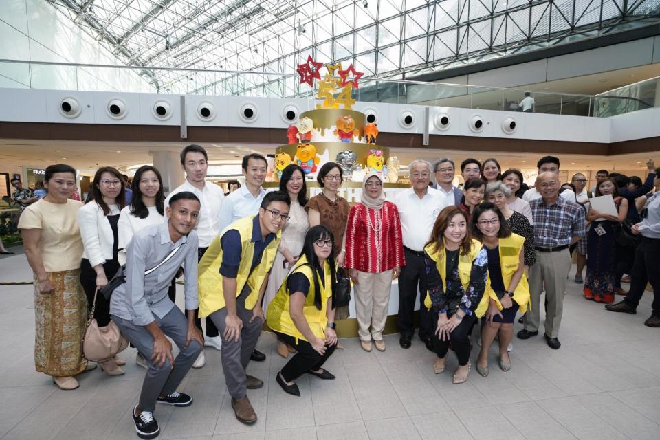 President Halimah Yacob poses for a photo with key figures and volunteers. (PHOTO: Raffles City Singapore)